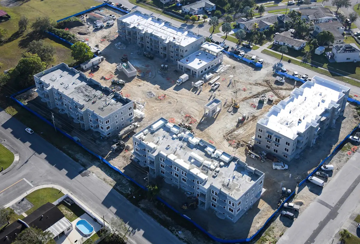 Royal Pointe Apartment Homes - image 4