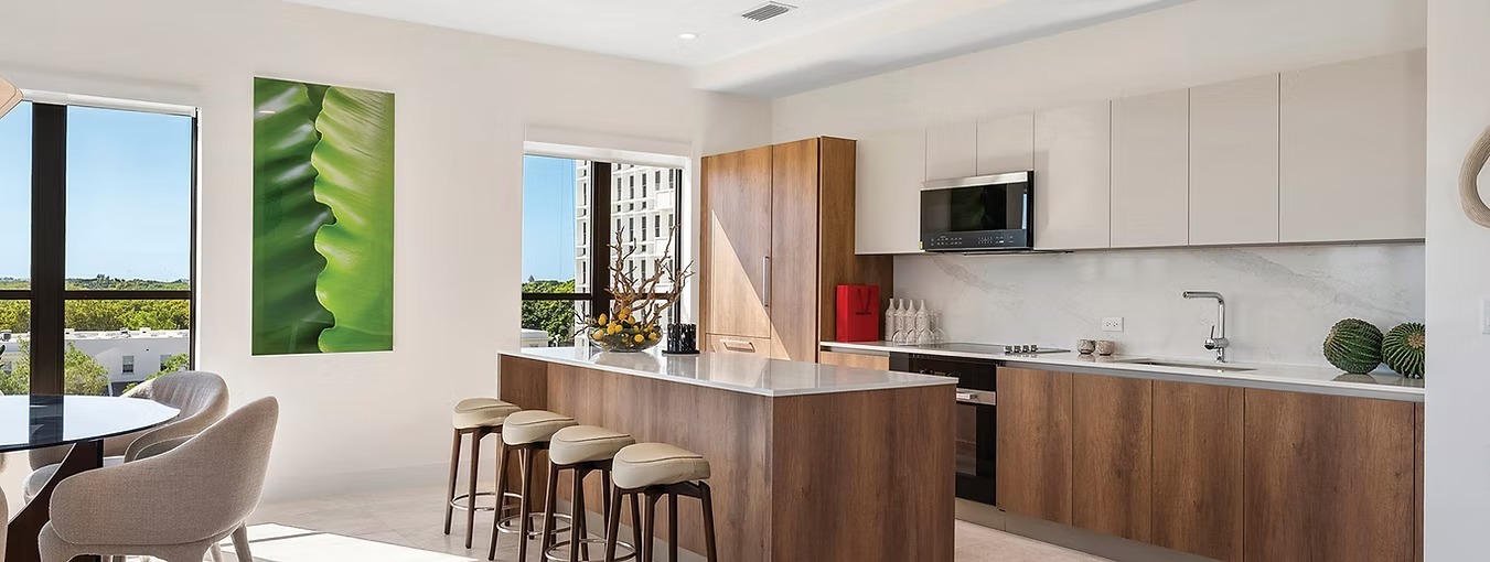 701 Valencia - image 1
