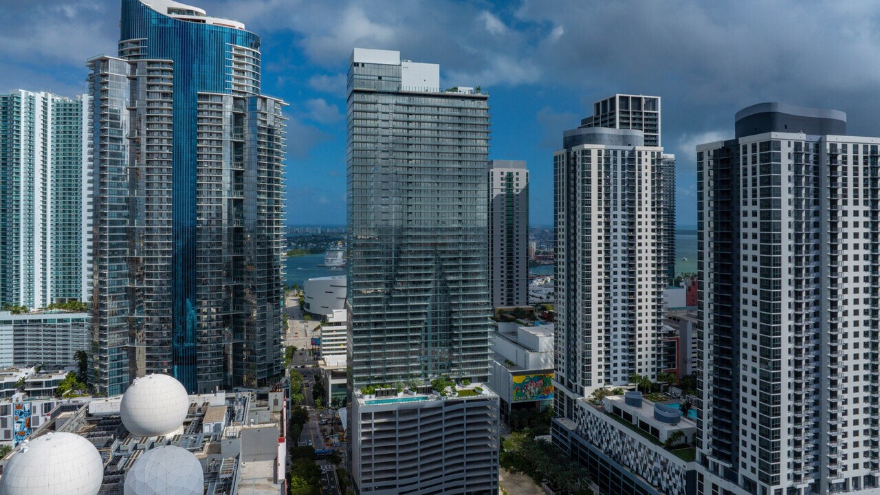 Miami World Tower at Worldcenter - image 4