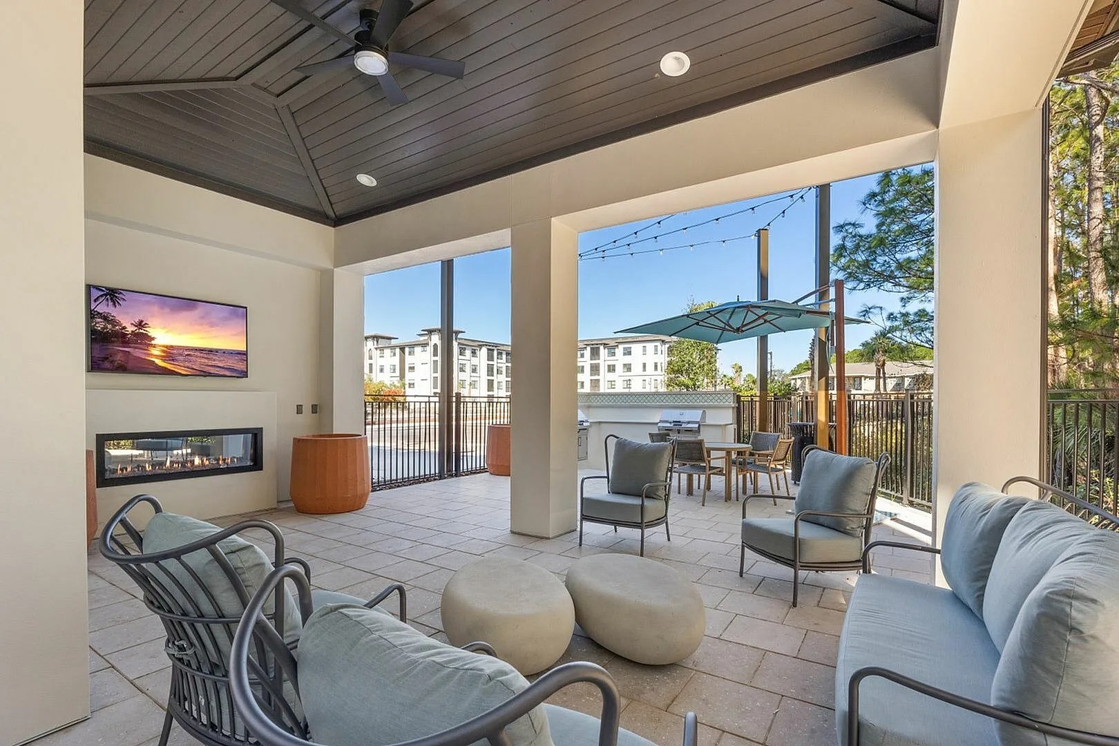 Cordova Luxury Apartments - image 3